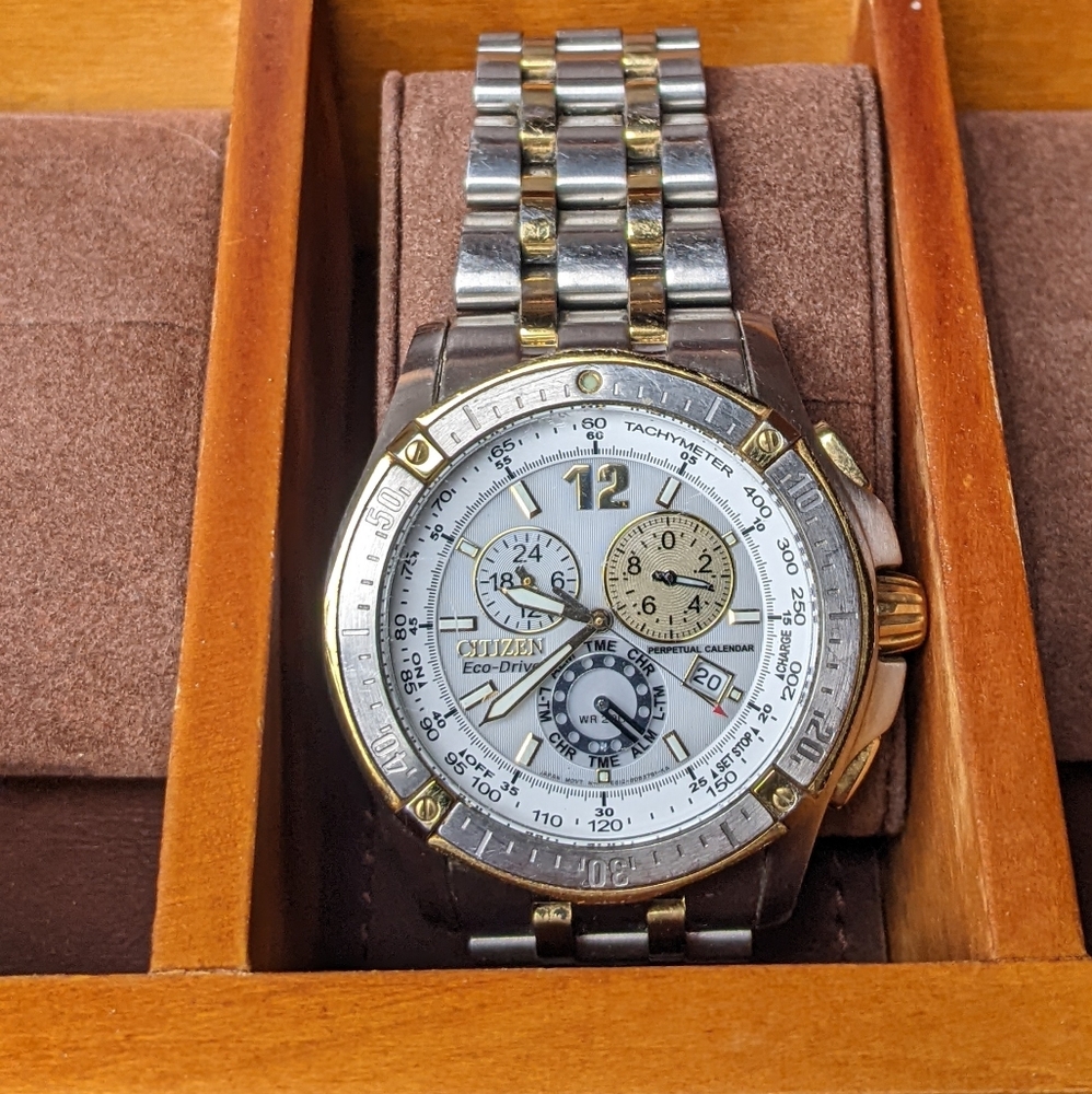 Citizen Eco Drive Analog silver gold tone men's wrist watch